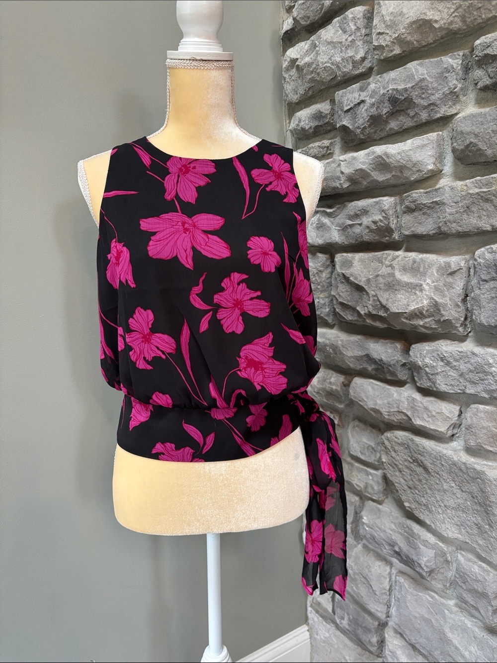 Banana Republic Black Sleeveless Blouse with Fuchsia Floral Print, M, like new